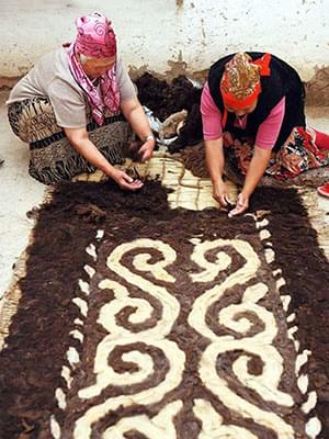 tapis kirghiz, kirghizistan tapis, trek kirghizistan, vtt kirghizistan, trekking kirghizistan, ski kirghizistan, monts célestes kirghizistan, trek kirghizie, séjour kirghizistan, velo kirghizistan, ski de randonnée kirghizistan, trek au kirghizistan, trekking kirghizie, rando à cheval kirghizistan, trek à cheval kirghizistan, randonnée kirghizistan, kirghizistan à vélo, vtt ouzbékistan, voyage ouzbékistan, randonnée tadjikistan, kirghizistan trek, randonnée asie centrale, les monts célestes, voyage au kirghizistan, voyage kirghizie, voyage kirghizistan, kirghizistan voyage, agence de voyage kirghizistan, agence de trek kirghizistan